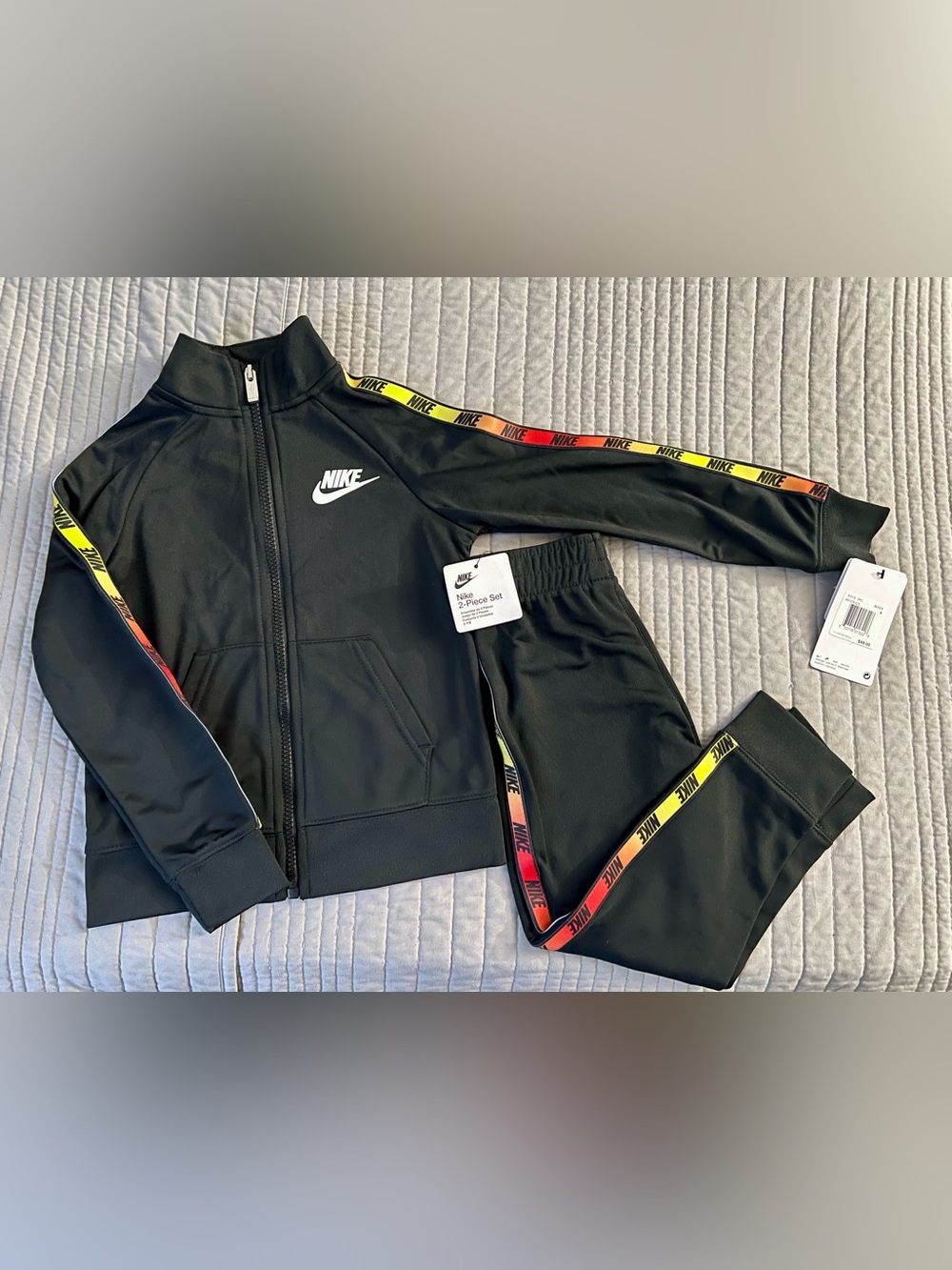 Nike Kids 2-Piece Track Set with Rainbow logo Size 4T Boys